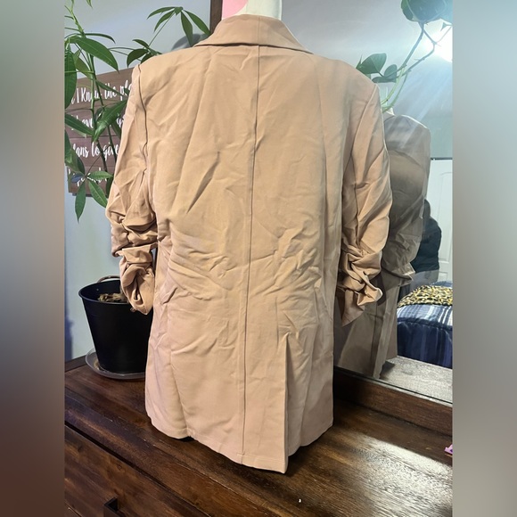 Blazer - Picture 3 of 5